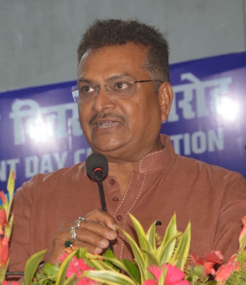 000 स्थापना दिवस आत्म निरीक्षण और आत्म चिंतन का अवसर : राज्यपाल 47 सेवानिवृत्त कर्मचारी समेत दो विद्यार्थी सम्मानित