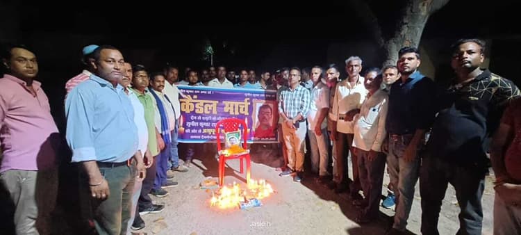 रेल कर्मी की मौत पर शोक सभा, कर्मियों ने पदाधिकारियों पर उठाये सवाल