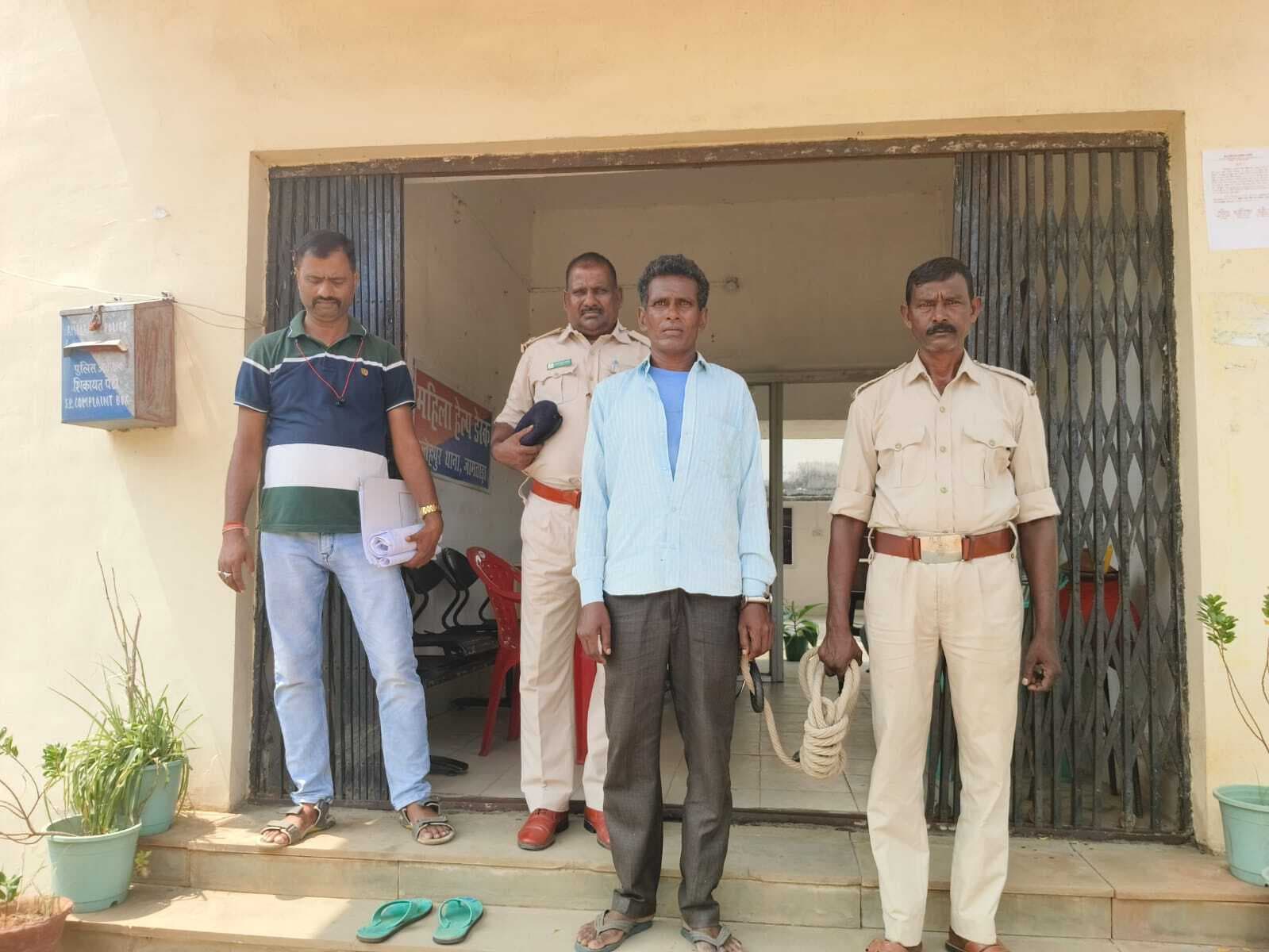 फरार वारंटी गिरफ्तार, भेजा गया जेल