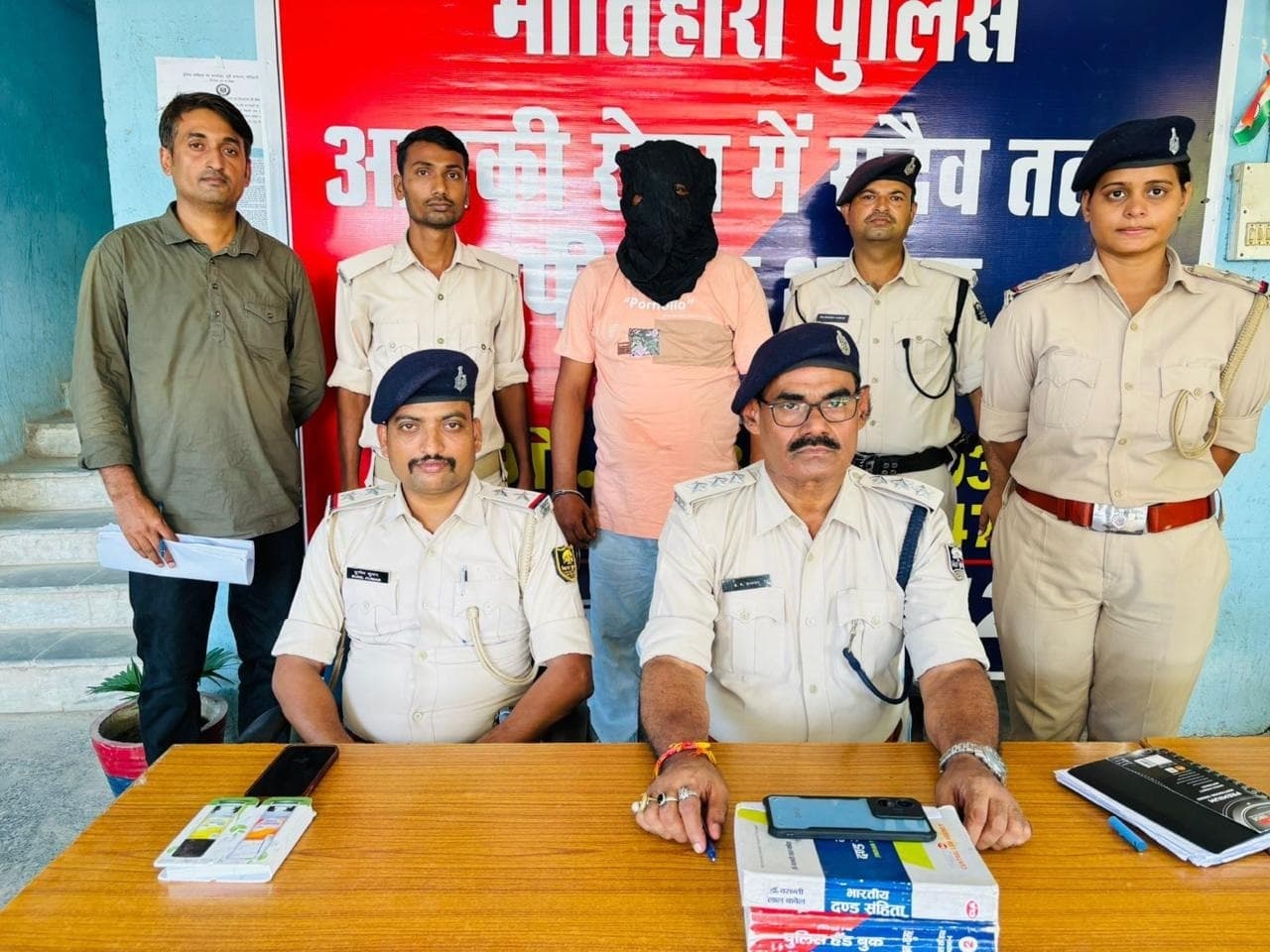 अवैध रूप से संचालित क्लिनिक से फर्जी चिकित्सक गिरफ्तार