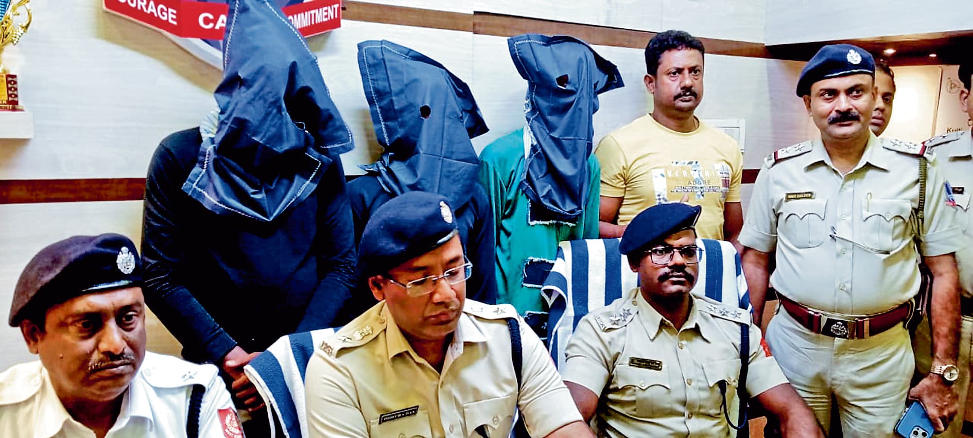 हाईजैक हुए ट्रक के साथ तीन आरोपी अरेस्ट