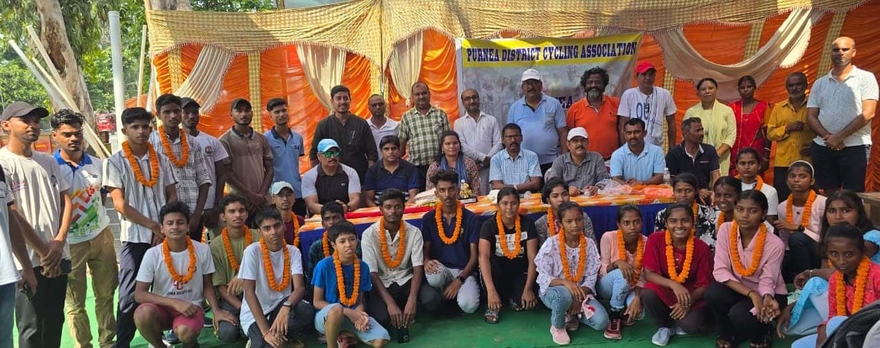 26 साइकिलिस्टों की टोली मोतिहारी के लिए रवाना