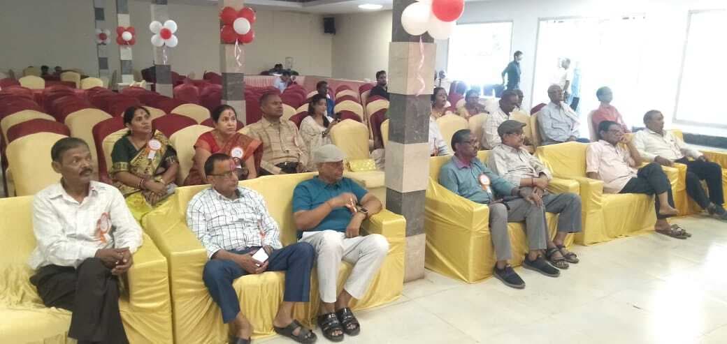 सेवानिवृत्त कर्मियों ने मनाया विजय उत्सव