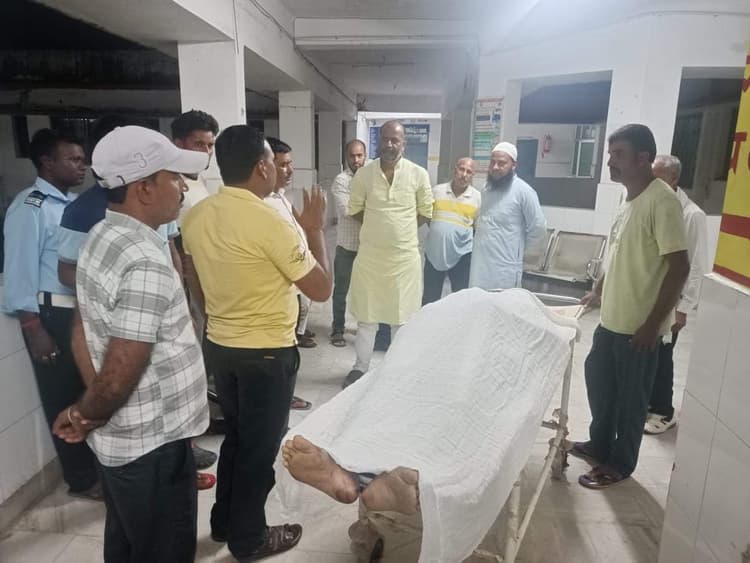 तेज रफ्तार बाइक सवार के धक्के से साइकिल सवार बुजुर्ग घायल, हुई मौत