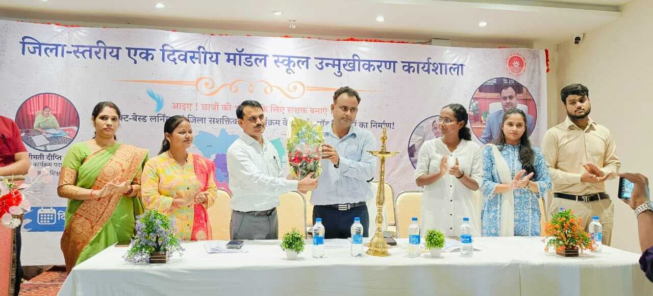 मानव समाज की सेवा करने का मौका शिक्षा विभाग ही देता है: डीएम