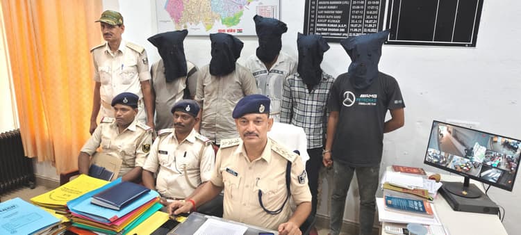 Aurangabad News : कट्टा व 19 कारतूस के साथ हथियार लहराने वाले पांच शातिर गिरफ्तार