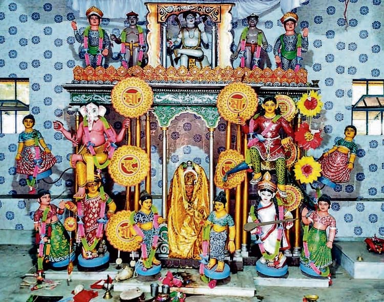 400 वर्षों से होती है लकड़ी से बनी मूर्ति की पूजा