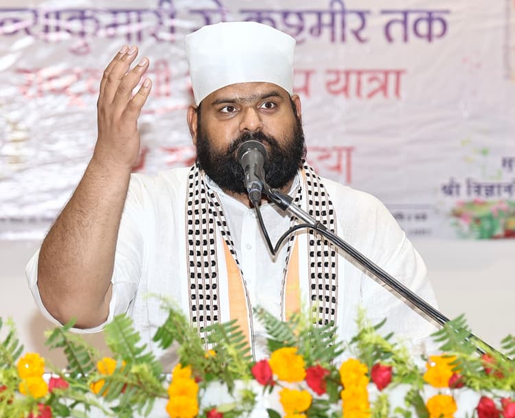 DHANBAD NEWS : बोले संत विज्ञानदेव- अध्यात्म मानव जीवन की अपरिहार्य आवश्यकता है. इससे हमारे जीवन का संपूर्ण होता है विकास