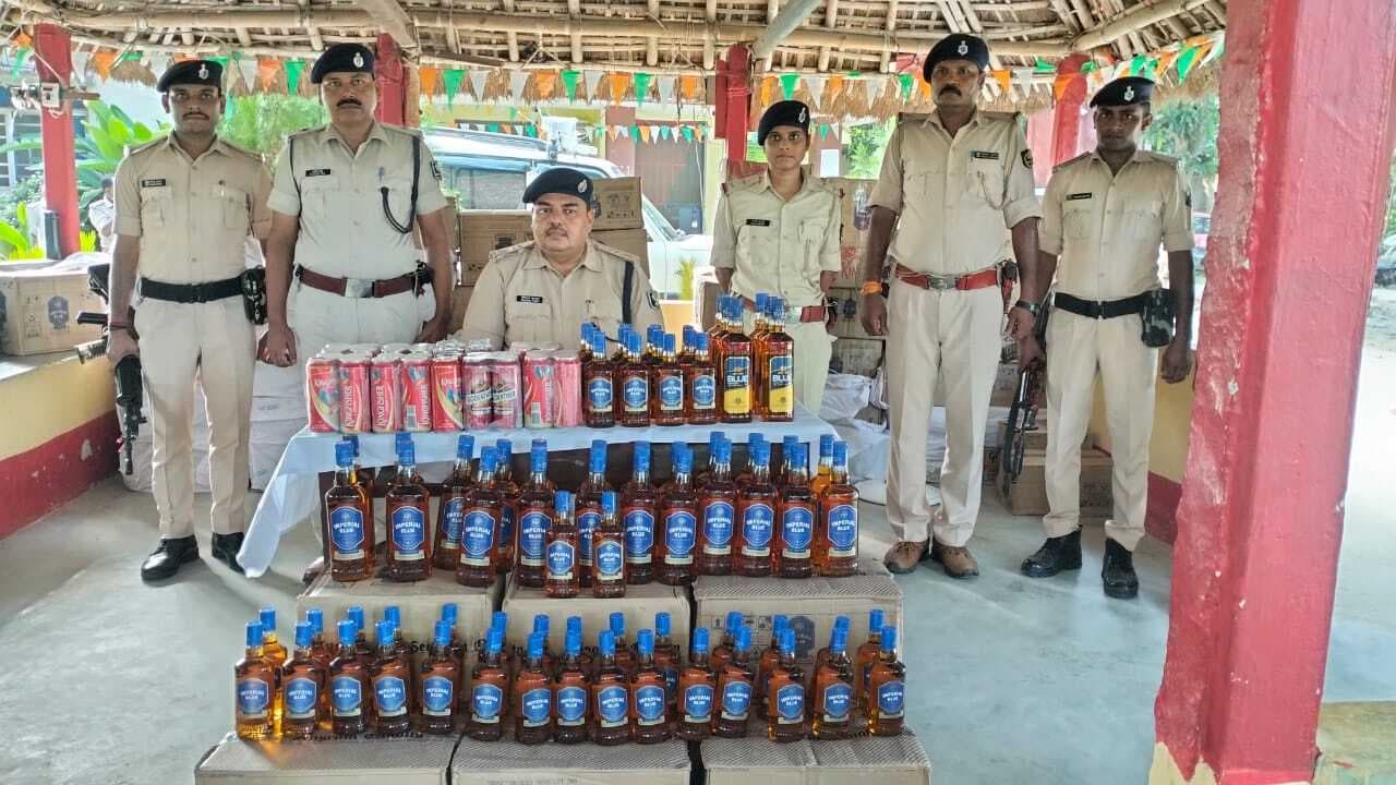 वाहन चेकिंग के दौरान टैंकरलॉरी से 2037 लीटर विदेशी शराब बरामद