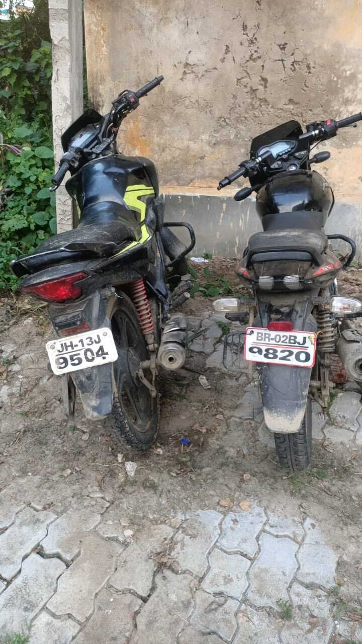 Gaya News : लूट व चोरी की बाइक के साथ युवक गिरफ्तार