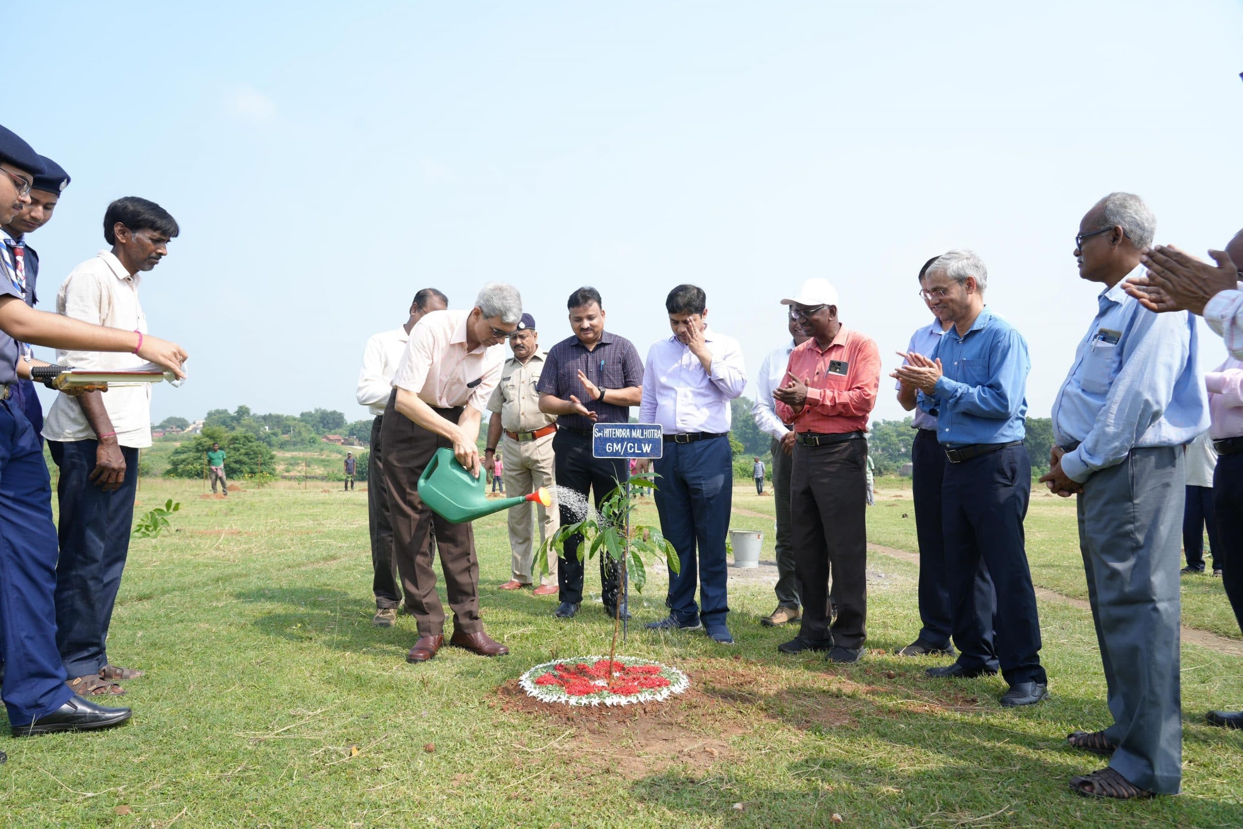 स्वच्छता ही सेवा के तहत चिरेका में किया गया पौधरोपण