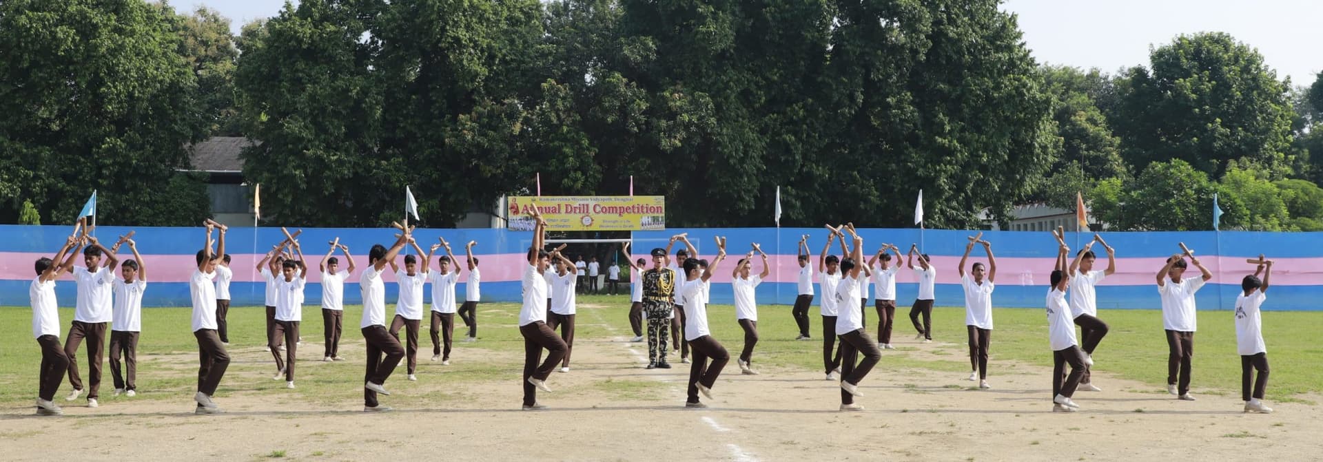 वार्षिक ड्रिल में आरके मिशन के छात्रों ने किया कदमताल