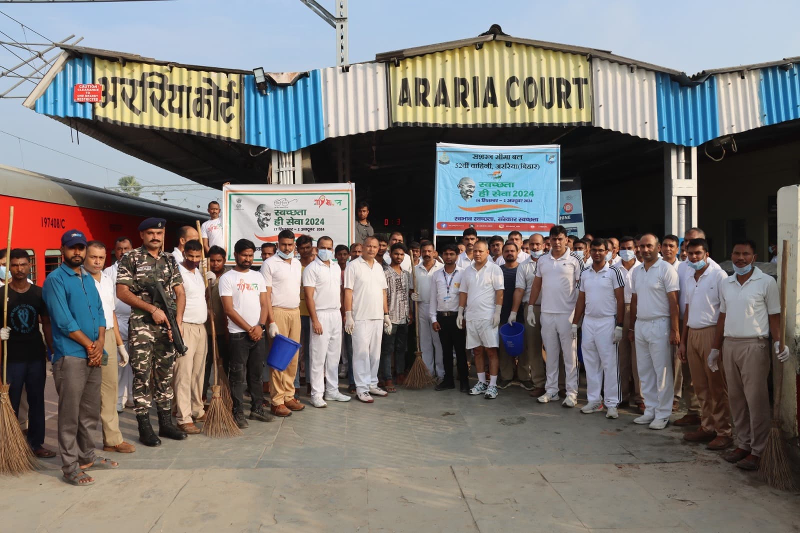 एसएसबी ने स्टेशन में चलाया स्वच्छता अभियान