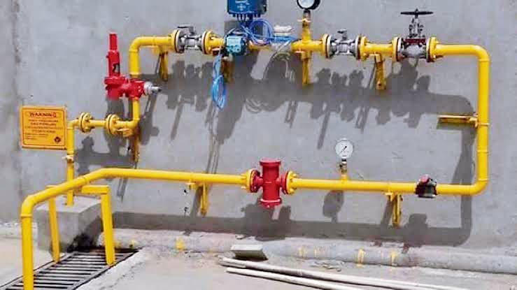 siwan news. 35 हजार घरों में होगी पीएनजी की सप्लाई, चार स्टेशनों पर गाड़ियों को मिलेगी सीएनजी