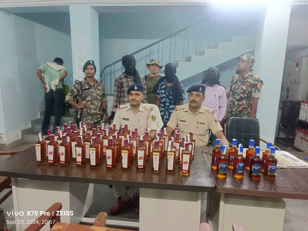 शराब लदा ऑटो जब्त, तीन तस्कर गिरफ्तार