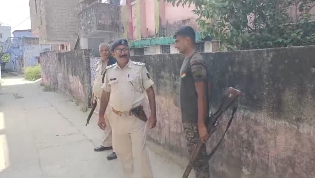 Four lakh rupees snatched from the couple: बाइक सवार झपट्टमारों ने दंपति से चार लाख रुपये छीना