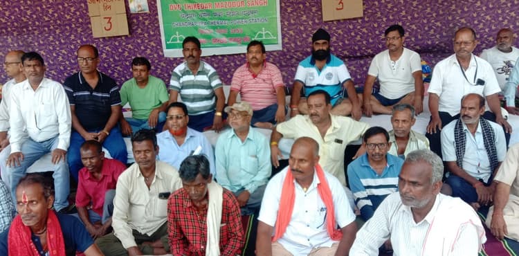 BOKARO NEWS : सप्लाई मजदूरों का अनशन जारी, एक और की तबीयत बिगड़ी