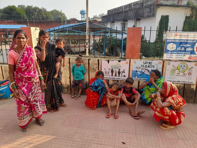 हादसा : पेड़ की डाली से दबकर बाइक सवार घायल, रेफर