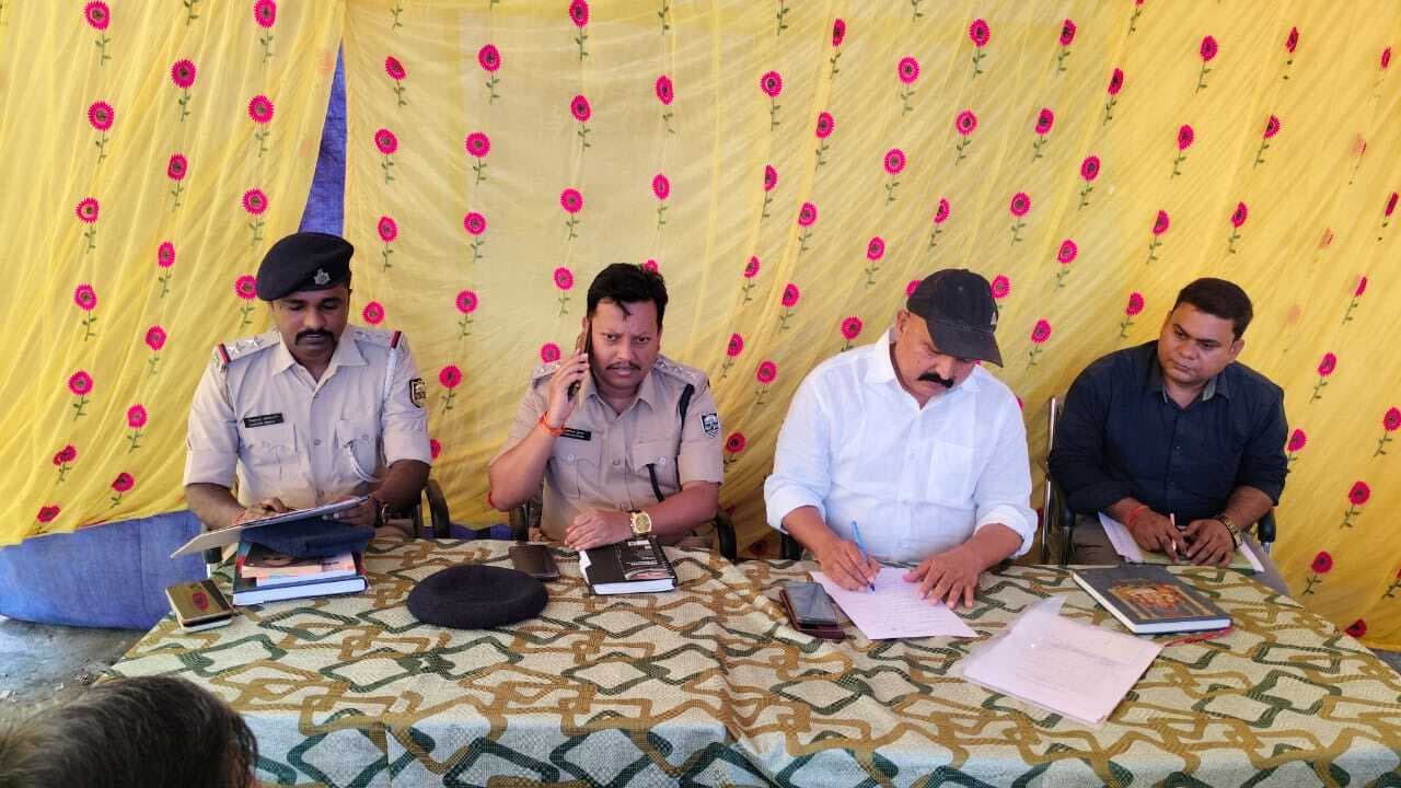 पूजा पंडाल का निर्माण करें, पर यातायात बाधित न हो