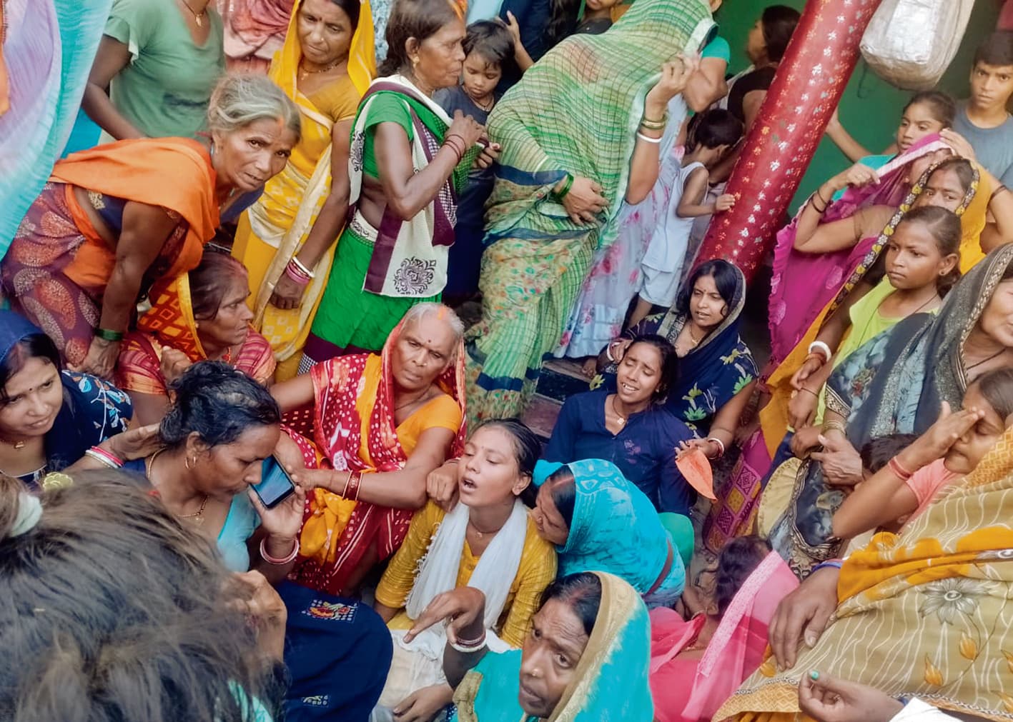 Chhapra News : मोटर चलाने के दौरान करेंट की चपेट में आने से पिता की मौत, बेटा झुलसा