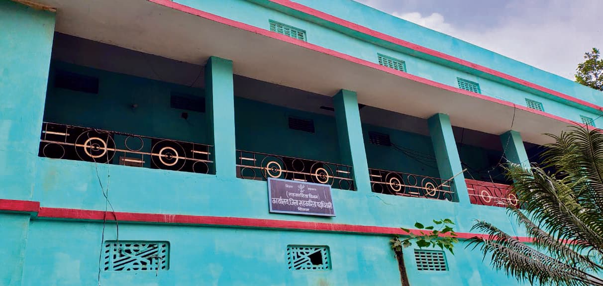 siwan news. तीन वर्षों से अधिक समय से तैनात अधिकारी-कर्मियों का होगा तबादला