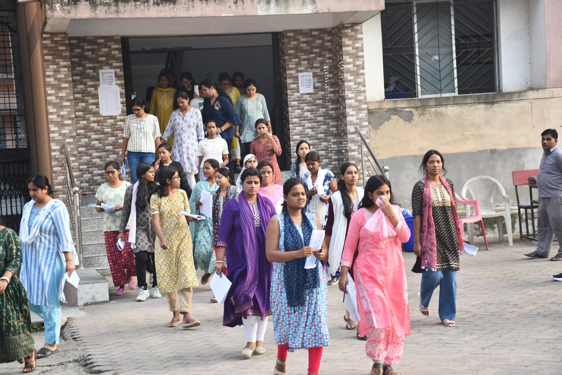 Bokaro News : पहली व दूसरी पाली में 17,301, तो तीसरी में 17,280 अभ्यर्थी हुए शामिल