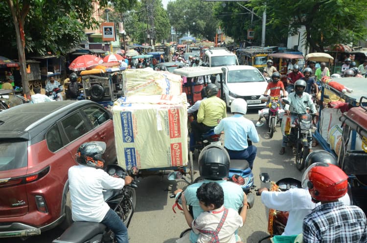 शहर में हर तरफ जाम, लोग के छूटे पसीने