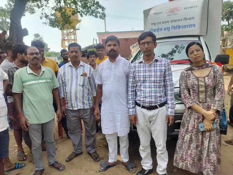 मोबाइल पशु चिकित्सालय की नया गांव से हुई शुरुआत