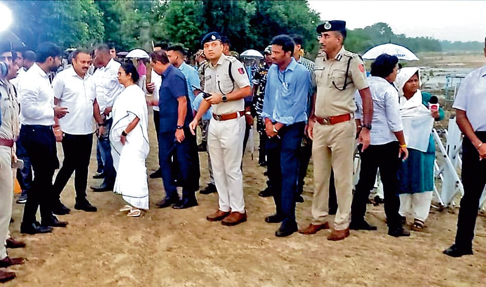 केंद्र बाढ़ में हुई मौतों का हिसाब नहीं रखता, केवल चुनाव में वोट मांगा जाता है : ममता
