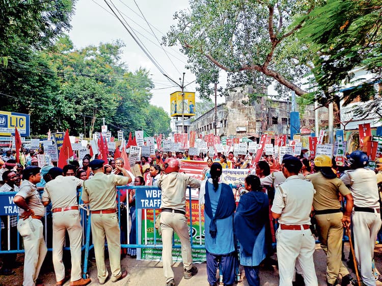 कृषि व ग्रामीण मजदूर संघ ने दिया डीएम को ज्ञापन