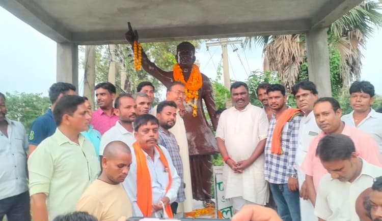 Bokaro News: बिनाेद बाबू के विचारों को अपनाने की जरूरत : अमर बाउरी