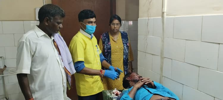 बाइक के धक्के से जीजा-साला घायल, जीजा रेफर