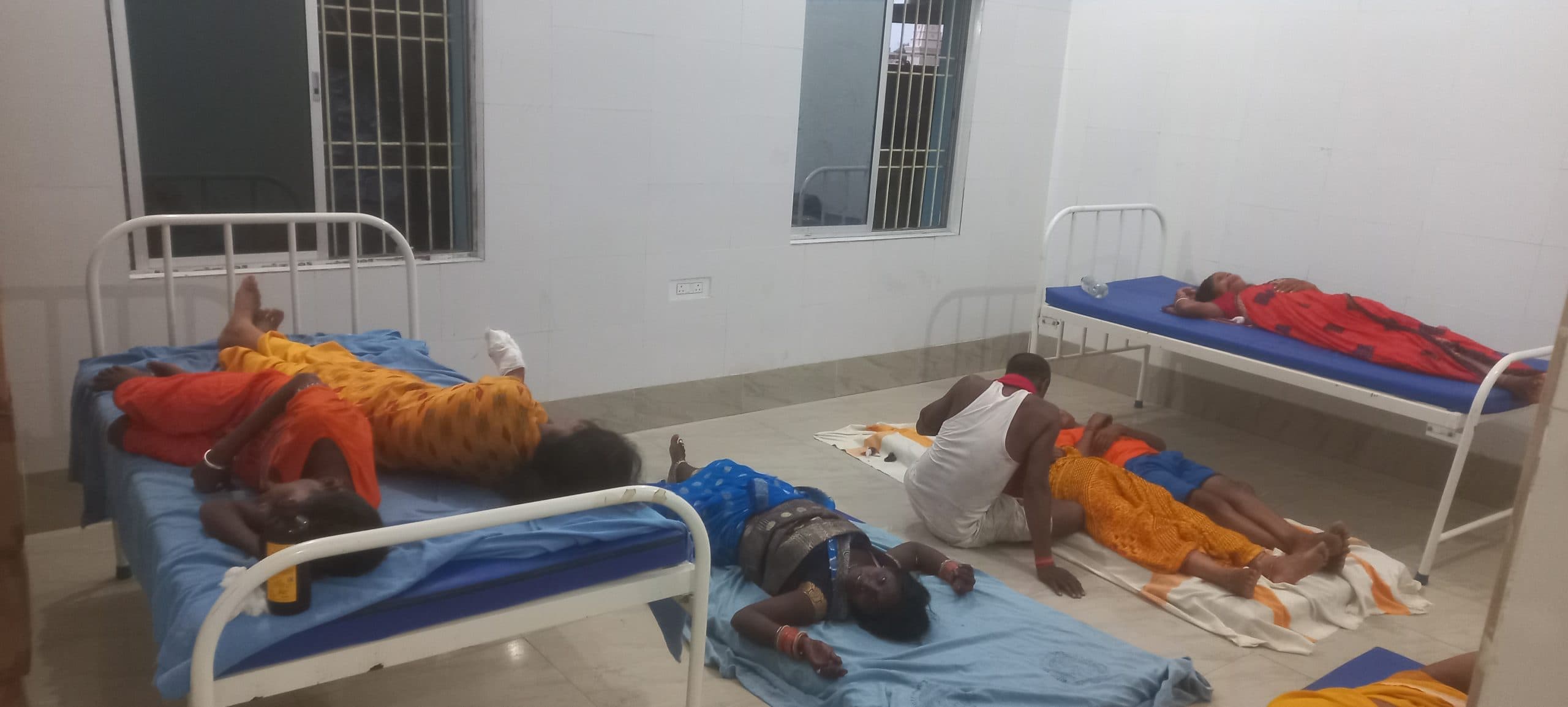 देवघर से पूजा कर लौट रहे ट्रैक्टर पलटा, दबकर दो महिला कांवरिया की मौत, 20 जख्मी.