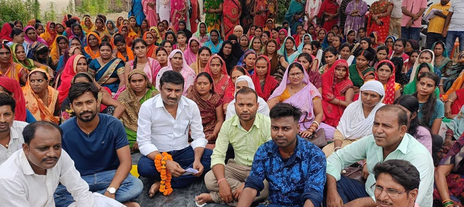 जीविका कैडर संघ ने किया धरना-प्रदर्शन