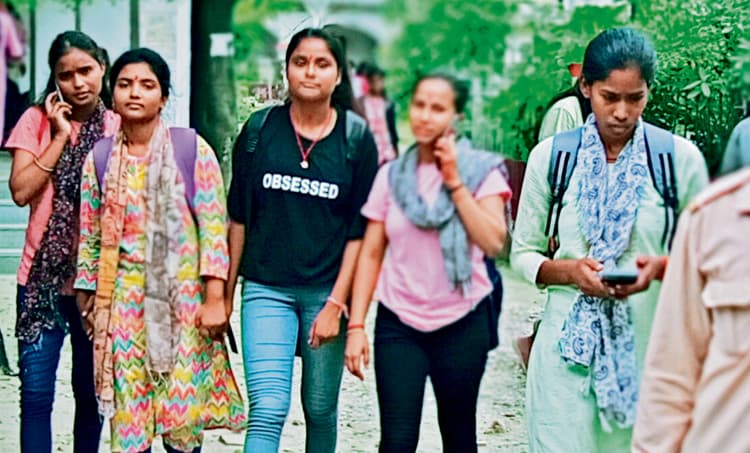 Chhapra News : स्नातक में स्पॉट एडमिशन लेने वाले छात्रों की शुरू हुईं कक्षाएं