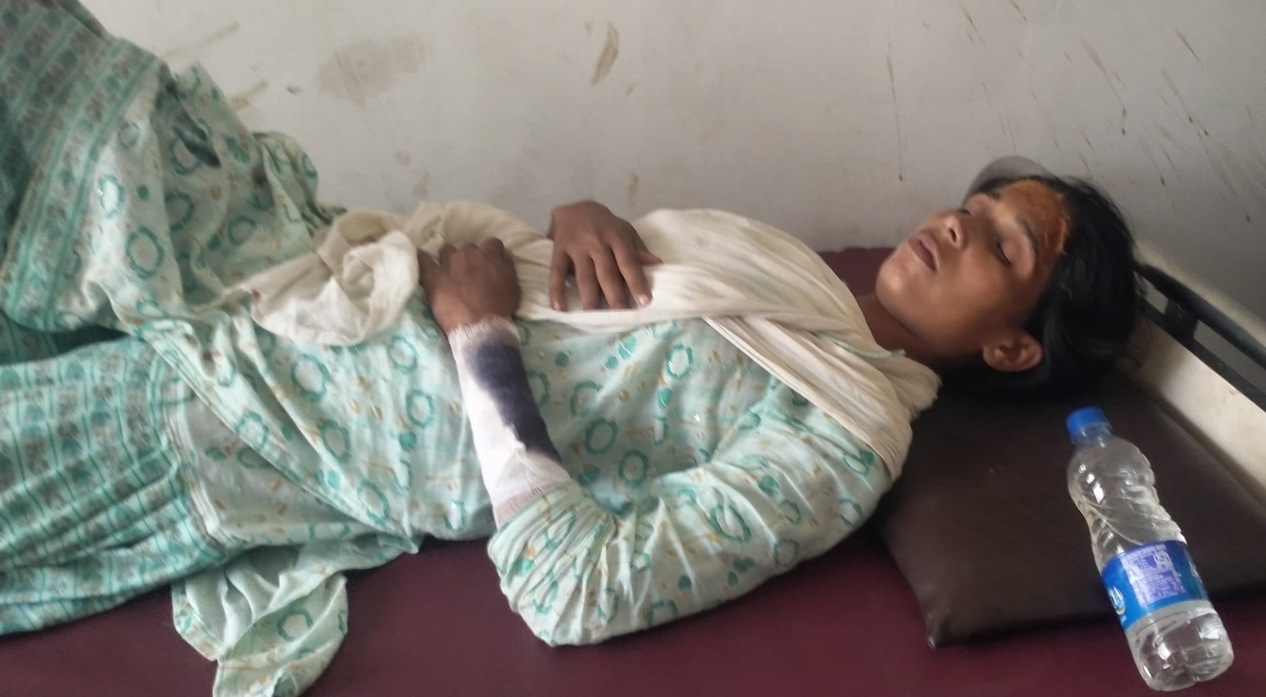 Giridih News : ससुरालवालों ने मारपीट कर विवाहिता को घर से निकाला