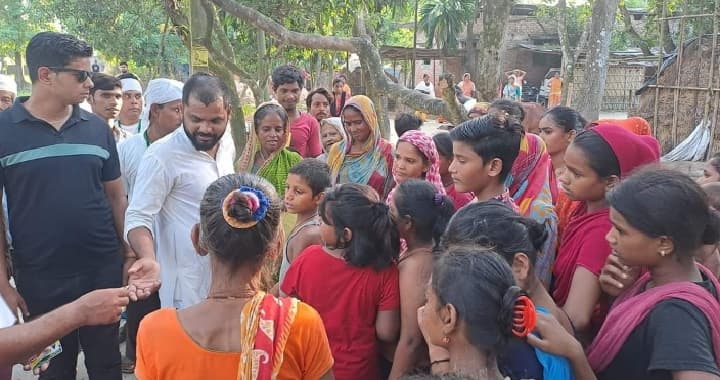 स्मार्ट मीटर लगाने का विरोध कर रहे कन्हैयाबाड़ी के दुकानदार