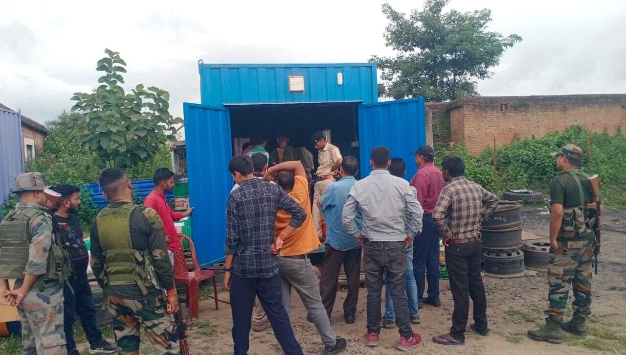 केरेडारी एक्विप केयर साइट कार्यालय में अपराधियों ने की फायरिंग