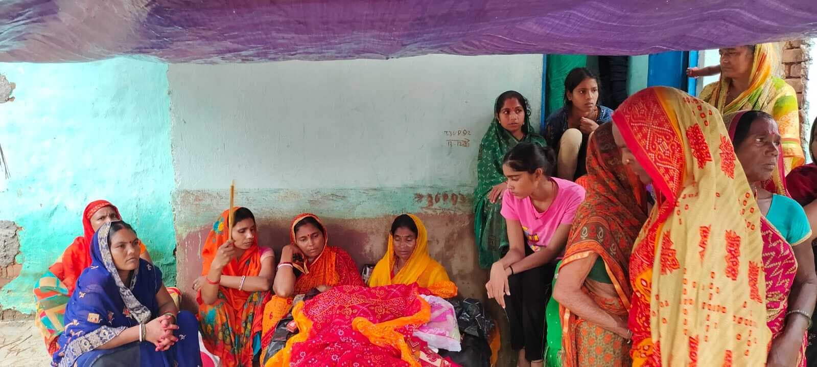 मुंडन संस्कार से लौट रहे एक ही परिवार के दो वृद्ध महिला की मौत से पसरा मातम