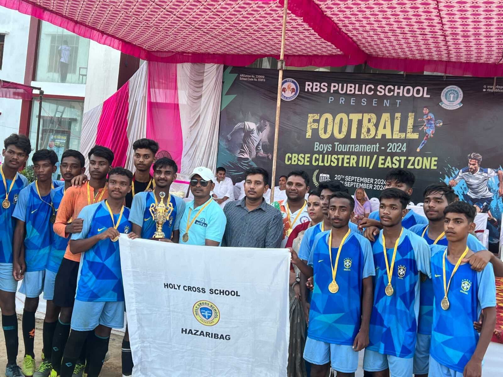 अंडर-19 फुटबॉल मैच में हॉली क्रॉस बना चैंपियन