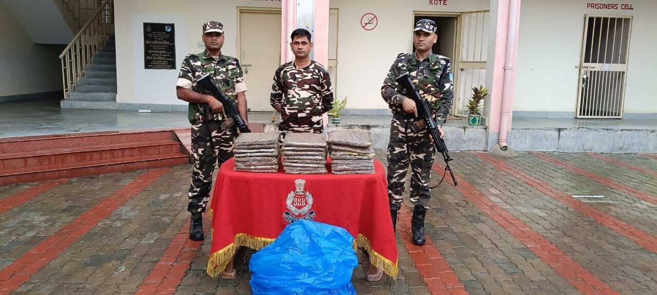 एसएसबी ने 24.750 किलो गांजा किया जब्त