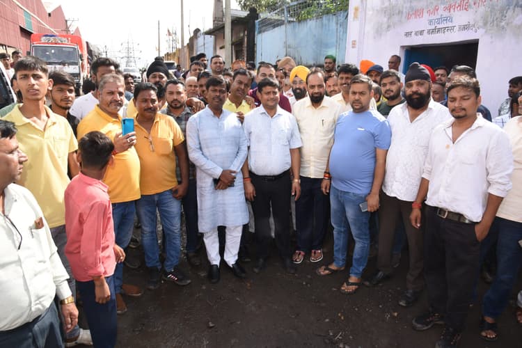 Jamshedpur News : लाल बाबा फाउंड्री के प्रतिष्ठानों को टूटने नहीं देंगे, डीसी निकालें समाधान : विद्युत वरण महतो