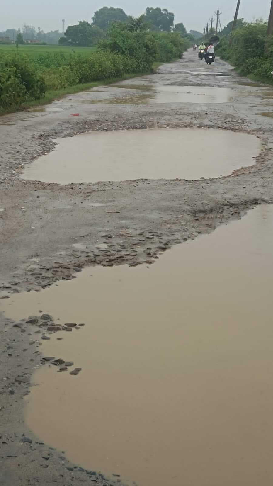 गिद्धौर-मौरा वाया मांगोबंदर बाइपास जर्जर, आवागमन में परेशानी