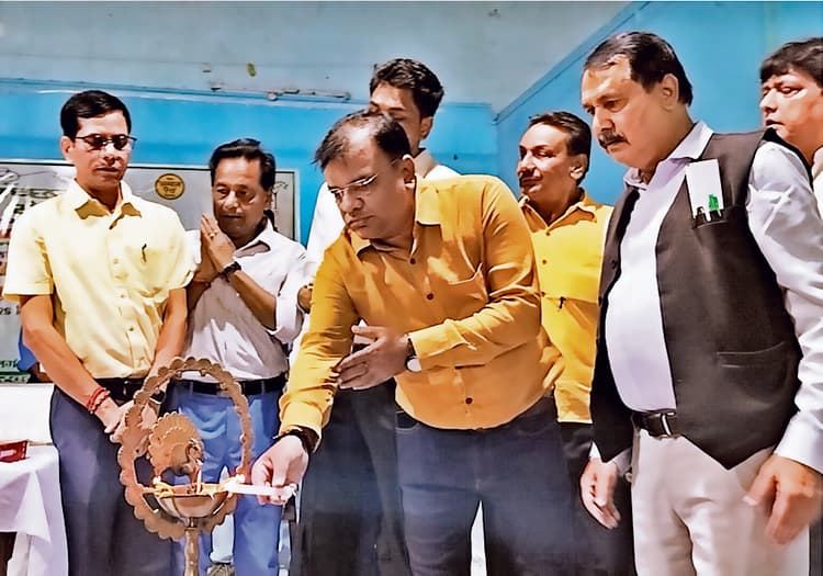 Gopalganj News : शहर और गांव को स्वच्छ बनाने में आप भी अपनी भूमिका का निर्वहन करें : डीडीसी