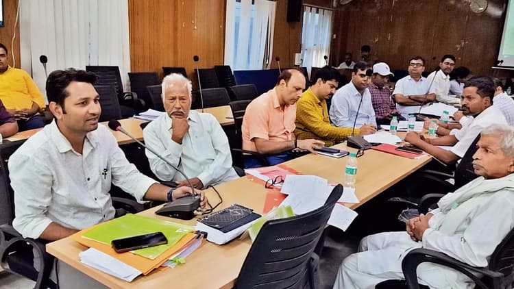 Gopalganj News : विधासनसभा चुनाव के लिए सात मतदान केंद्र बढ़े, 57 भवनों में होंगे दो-दो केंद्र