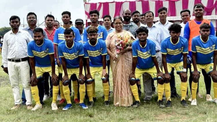 Football: महात्मा गांधी फुटबॉल टूर्नामेंट का उदघाटन