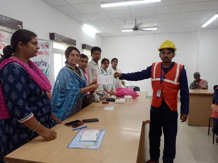 स्वच्छता कर्मियों के लिए स्वास्थ्य शिविर का आयोजन