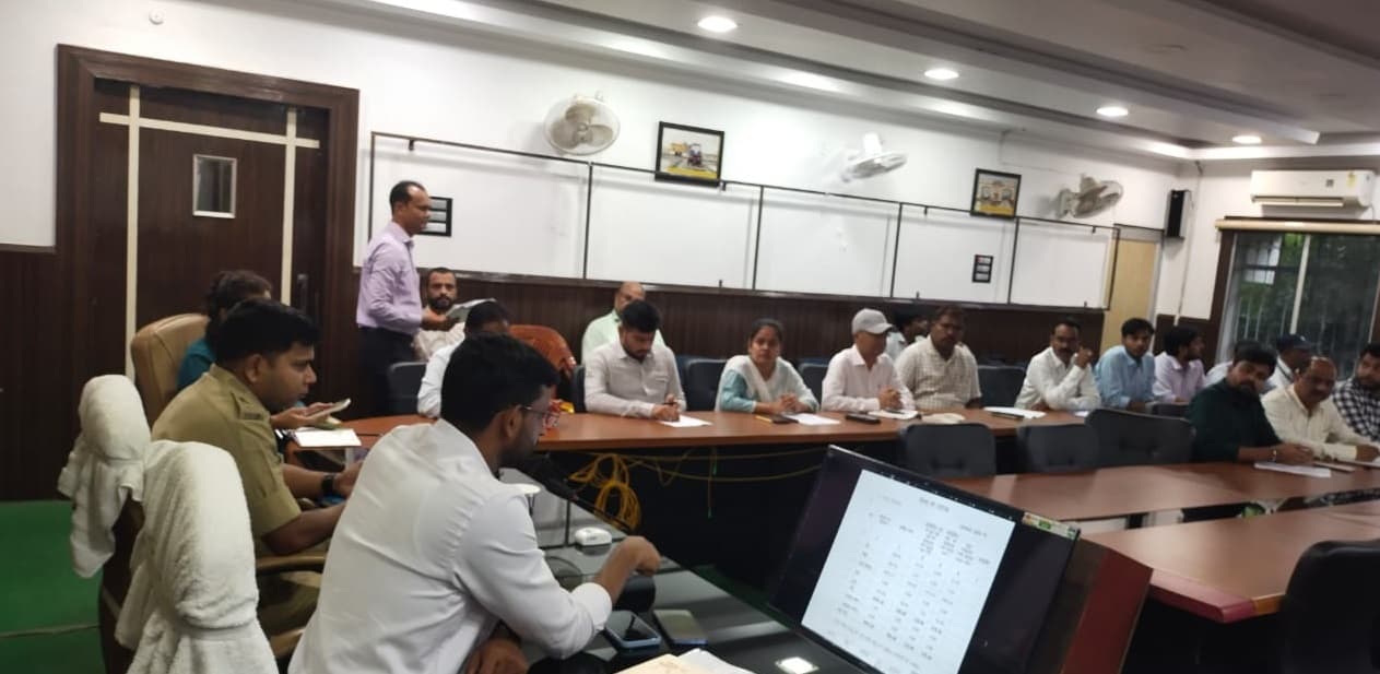 जिले में अवैध खनन पर अंकुश लगाने के लिए अधिकारी उठाएं शख्त कदम: डीएम