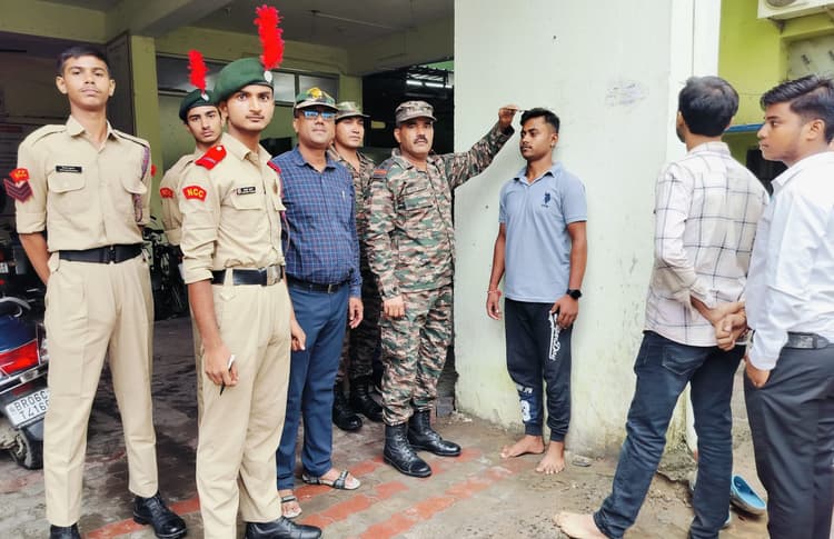 नीतीश्वर कॉलेज में एनसीसी का इनरोलमेंट, 53 चयनित