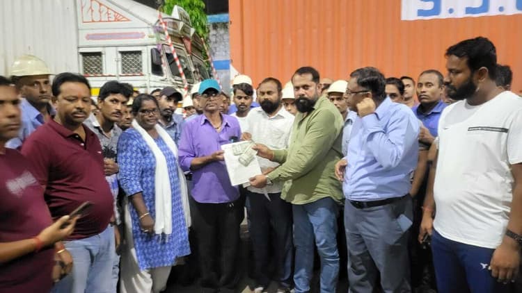 हाइड्रा मशीन की चपेट में आने से स्टील स्ट्रिप्स कर्मी की मौत, 50 लाख मुआवजा, पत्नी को नौकरी पर बनी सहमति